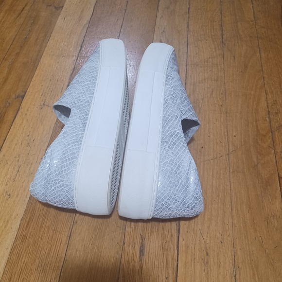 LIKE NEW J Slides Silver Snakeskin Shimmery Sneakers Womens Size 5.5 - Picture 13 of 15